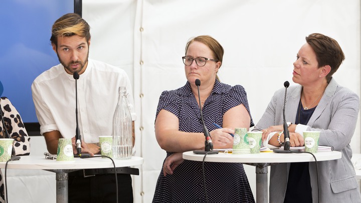 Visby 190703Bilder till OTW, Barncancerfonden.Bilder från seminarium Sviterna efter barncancer kostar samhället miljarder – så kan de minskasBilden: Frv Thorbjörn Larsson, Generalsekreterare, BarncancerfondenCarolina Sahlberg, Mamma till Viktor som drabbades av Ewings sarkomIsak Thern, BarncanceröverlevareAnna-Lena Hogerud, Regionråd, (S) Region Skåne, Marie Morell, Oppositionsråd, (M) Region Östergötland samt Kattis Ahlström, moderator.Foto Ola TorkelssonCopyright Ola Torkelsson ©
