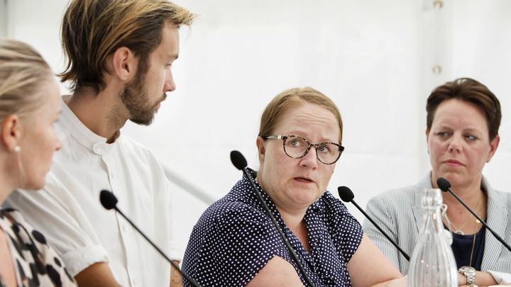Visby 190703Bilder till OTW, Barncancerfonden.Bilder från seminarium Sviterna efter barncancer kostar samhället miljarder – så kan de minskasBilden: Frv Thorbjörn Larsson, Generalsekreterare, BarncancerfondenCarolina Sahlberg, Mamma till Viktor som drabbades av Ewings sarkomIsak Thern, BarncanceröverlevareAnna-Lena Hogerud, Regionråd, (S) Region Skåne, Marie Morell, Oppositionsråd, (M) Region Östergötland samt Kattis Ahlström, moderator.Foto Ola TorkelssonCopyright Ola Torkelsson ©