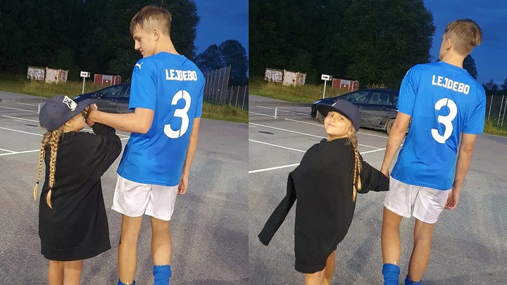 Noel och Holly h&aring;ller om varandra i likadana fotbollskl&auml;der.