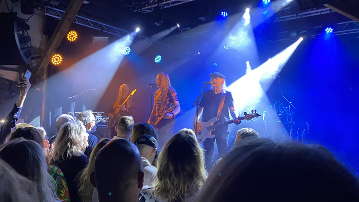 Fr&aring;n Rockgalan personer p&aring; scen och en del av publiken