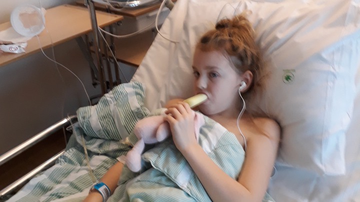 Katrine Kristr&ouml;m i Ume&aring; skriver om hur det var n&auml;r hennes dotter Elin fick  medulloblastom  2017 och den fina relation de fick med konsultsjuksk&ouml;terskan Marita.
